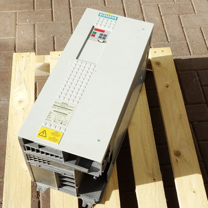 Siemens Simovert Wechselrichter 6SE7023-8TD61-Z mit Optionskarte G93 6SE7090-0XX84-0AB0 + 6SE7090-0XX84-0FF5 - Maranos.de