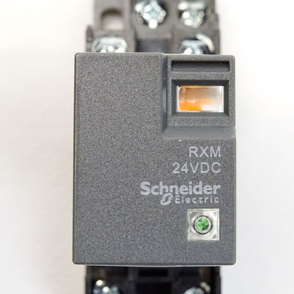 Schneider Electric Leistungsrelais RXM 24VDC RXM2LB2BD mit Sockel RXZE1M2C / Neu