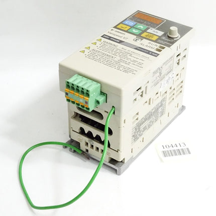 Yaskawa CIMR-V7AZB0P1 Frequenzumrichter 0.1kW  + Omron Kommunicationskarte 3G3MV-PDRT2 - Maranos.de