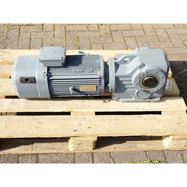 SEW Eurodrive Getriebemotor KA77/R/T DRN132S4/BE11HF/TH 01.7555122302.0001.18 rpm1464/82 5.5kW i17.87 / Unbenutzt mit Lagerspuren - Maranos.de