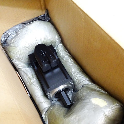 B&R 8LVA23.B1030D000-0 Rev.C1 Synchron-Motor 3000min-1 / Neu OVP - Maranos.de