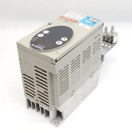 Schneider Electric Servoverstärker 0,75kW LXM05BD10M2 DEFEKT - Maranos.de