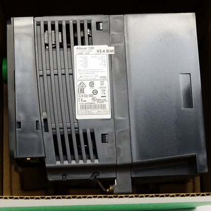 Schneider Electric ATV320U15N4C Altivar Frequenzumrichter 1.5kW 096675 / Neu OVP - Maranos.de