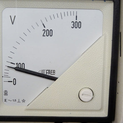 Frer Voltmeter 90° 0-300V AC / F72EVX300 / Neu OVP - Maranos.de