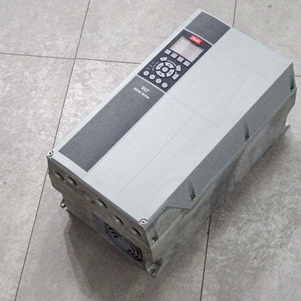 Danfoss VLT HVAC Drive 131L9221 7.5kW FC-102P7K5T4E55H1 / Neuwertig - Maranos.de