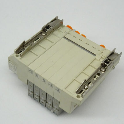 SMC SS5V1-DUK01498 + 5 Stück SV1A00-5FU Ventilinsel - Maranos.de