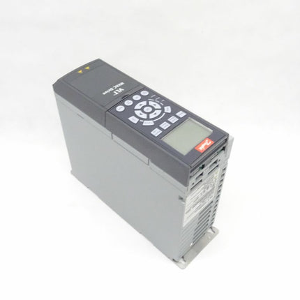 Danfoss VLT FC-102P2K2T4E20H1TGXXXXSXXXXALBXCXXXXD0 HVAC Drive 134F4525 neu-OVP - Maranos.de