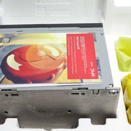 Danfoss VLT Automation Drive 131B0005 FC-302P5K5T5E20H1B 5.5kW / Neu OVP - Maranos.de