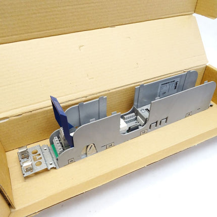 Lenze Servo Umrichter L-force Multi Drive HighLine E94AMHE0044 + Backplane E94AZPM0044 / Neuwertig OVP - Maranos.de