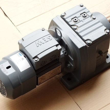 SEW Eurodrive Getriebemotor R57DR63L4/BR/TF R57 DR63L4/BR/TF 0.25kW 1300/7.6rpm 1600/9.3 i172.17 Unbenutzt - Maranos.de