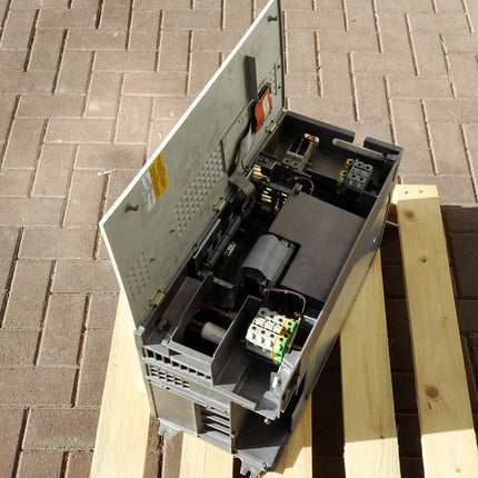 Siemens Simovert Wechselrichter 6SE7023-8TD61-Z mit Optionskarte G93 6SE7090-0XX84-0AB0 + 6SE7090-0XX84-0FF5 - Maranos.de