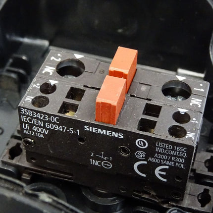 Siemens Pilzdrucktaster schwarz mit Gehäuse + 3SB3423-0C - Maranos.de