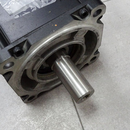 Allen Bradley Kinetix Sevomotor MPL-B540K-MK74AA PN-12325 4000rpm 5.4kW / Unbenutzt mit Lagerspuren - Maranos.de