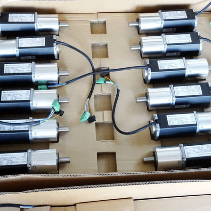 Siemens Dunkermotoren Bürstenloser Servomotor BG65SX50 / 3480 r/min 40V Getriebe PLG63 / Neu - Maranos.de