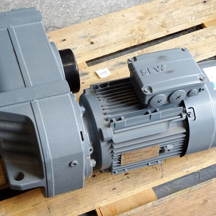SEW Eurodrive Getriebemotor FH77/GDRN100LS4/BE5 FH77/G DRN100LS4/BE5 1450/25rpm 2.2kW i58.32 Unbenutzt - Maranos.de