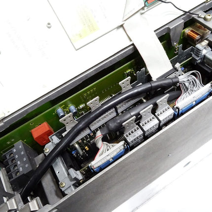 Siemens Simovert Wechselrichter 6SE7021-8TB61-Z D77 6SE7090-0XX84-0AB0 6SE7090-0XX84-0AH2 6SE7098-2XX84-0AH0 - Maranos.de