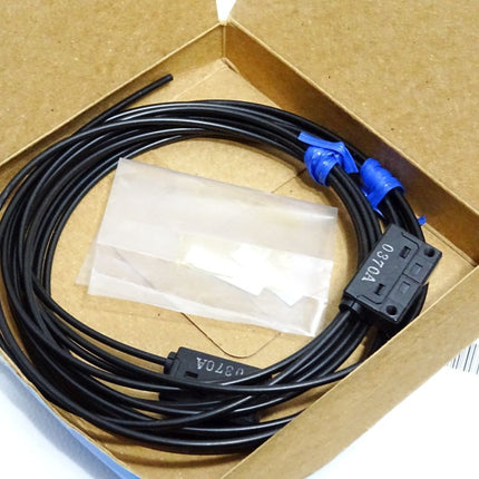 Omron E32-T16 Photoelectric Sensor / Neu OVP - Maranos.de