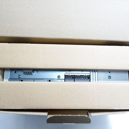 Lenze Servo Umrichter 1.5kW 13462402 EVS9323-ESV004 33.9323SE.8G.91.V004 / Neu OVP - Maranos.de