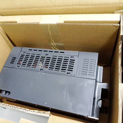 Schneider Electric Altivar 71 ATV71HU55N4 5.5kW / Neu OVP - Maranos.de