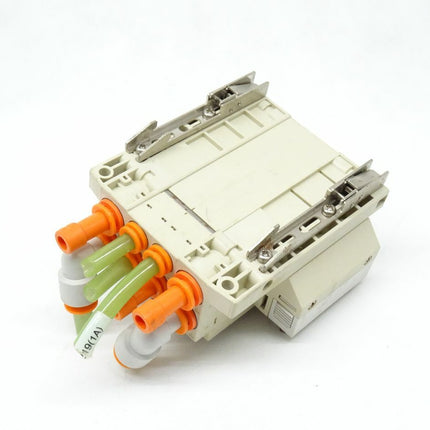 SMC SS5V2-IEI01A + 2 Stück SV2A00-5FU - Maranos.de