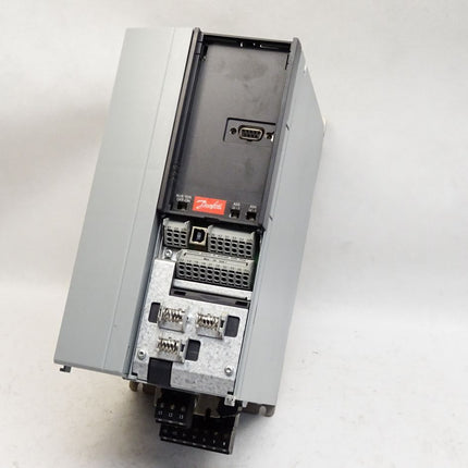 Danfoss VLT Automation Drive 131B0005 FC-302P5K5T5E20H1 Frequenzumrichter 5.5kW - Maranos.de