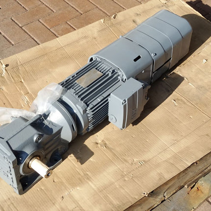 SEW Eurodrive Getriebemotor K47 DRN90L4/BE2HF/ASB4/TH/XV2A 01.6630805501.0001.19 r/min1461/56 1.5kW i25,91 / Neu mit Lagerspuren - Maranos.de