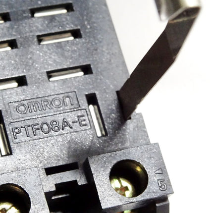 Omron Sockel PTF08A-E + Relais LY2 24VDC - Maranos.de