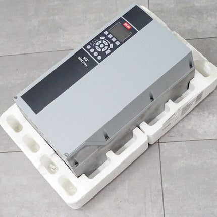 Danfoss VLT HVAC Drive 131L9221 7.5kW FC-102P7K5T4E55H1 / Neuwertig - Maranos.de