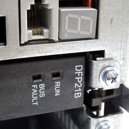 SEW Eurodrive Umrichter 1.5kW MDX61B0015-5A3-4-00 08279578 MDX61B-00 08243492 MDX60A0015-5A3-4-00 08227179 Erneuert - Maranos.de