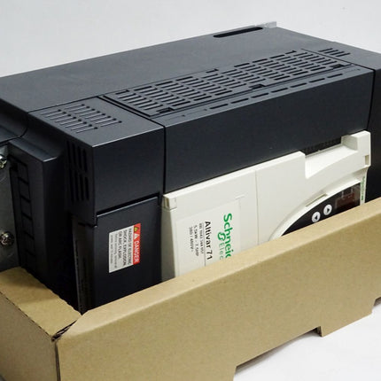 Schneider Electric Altivar 71 ATV71HU55N4 5.5kW / Neu OVP - Maranos.de