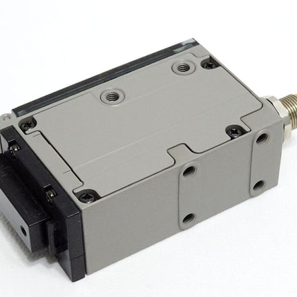 Omron E3MC-Y41 Photoelectric Sensor / Neu - Maranos.de