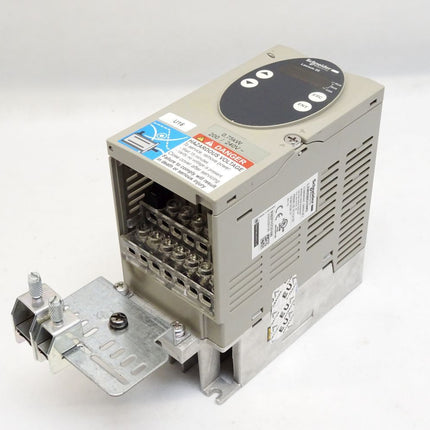 Schneider Electric Servoverstärker 0,75kW LXM05BD10M2 DEFEKT - Maranos.de