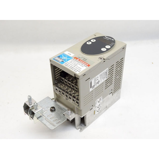 Schneider Electric Servoverstärker 0,75kW LXM05BD10M2 DEFEKT - Maranos.de