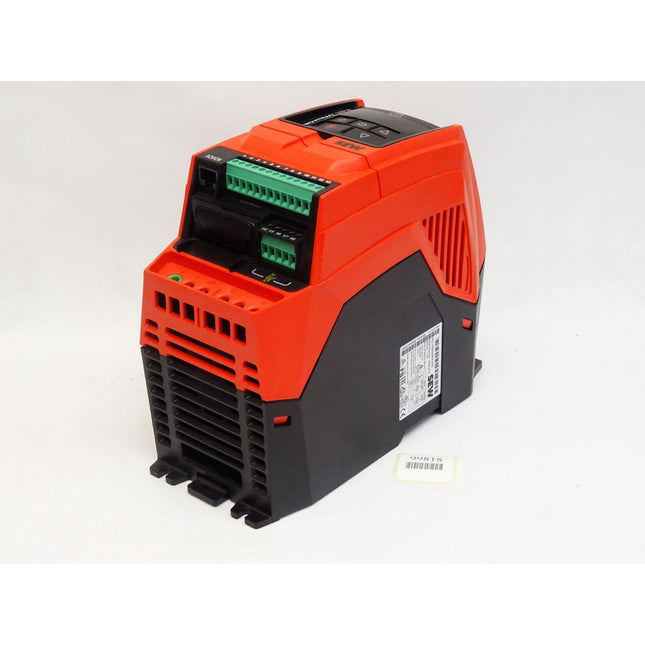 SEW Eurodrive Frequenzumrichter 18251412 MCLTPB00085A3400 0.75kW / Neuwertig - Maranos.de