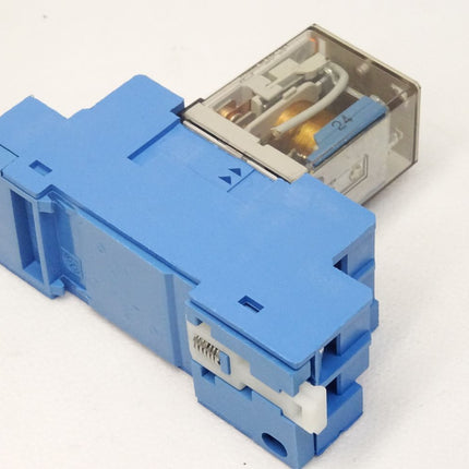 Finder Relais 56.32.9.024.0040 12A - 250V~ + Sockel Type 96.72 - Maranos.de