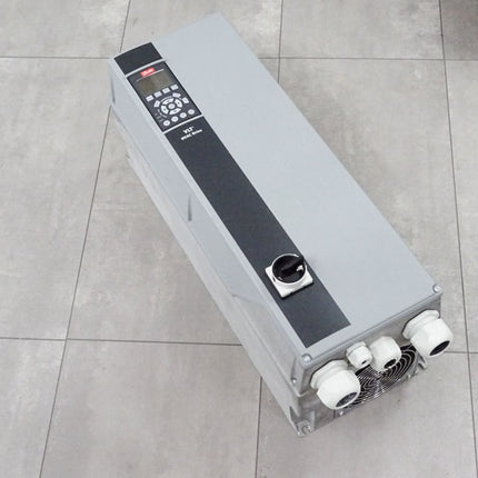 Danfoss VLT HVAC Drive 131B7579 22kW FC-102P22KT4E55H3XGX1 - Maranos.de