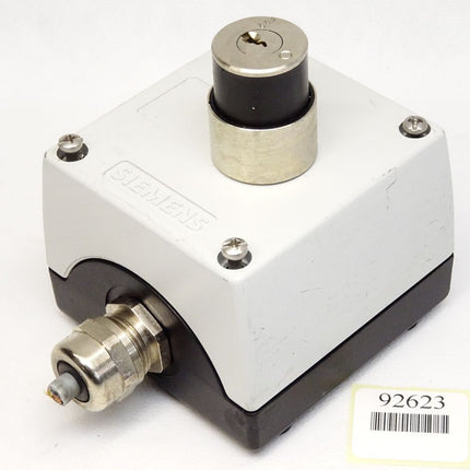 Siemens Schlüsselschalter mit Gehäuse + 3SB3420-0B - Maranos.de