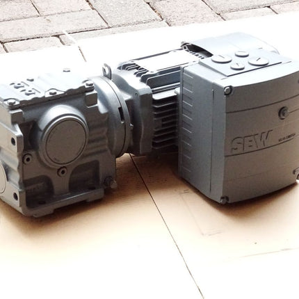 SEW Eurodrive Getriebemotor S47DRS71M4BE1/MSW/CK0/TF S47 DRS71M4BE1/MSW/CK0/TF 1360/55r/min 0.55kW i24.77 Unbenutzt - Maranos.de