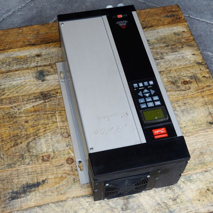 Danfoss 175Z0779 VLT5006PT5C54STR3DLF10A00C0 Frequenzumrichter 4kW - Maranos.de