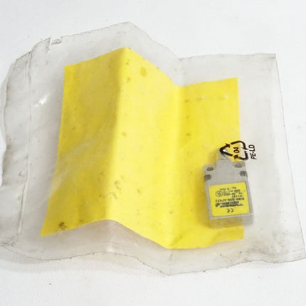 Turck Bi8U-Q08-AP6X2-V1131 Induktiver Sensor 1662005 / Neu OVP - Maranos.de