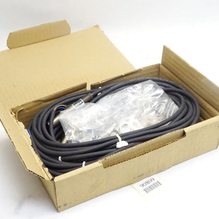 Balluff Induktiver Sensor BES516-325-AO-L-PU-03 / BES 516-325-AO-L-PU-03 / Inhalt : 5 Stück / Neu OVP - Maranos.de