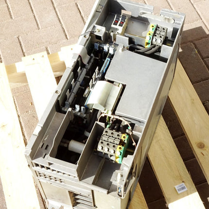 Siemens Simovert Wechselrichter 6SE7026-0TD61 mit Optionskarte 6SE7098-2XX84-0AH0 6SE7090-0XX84-0AH2 6SE7090-0XX84-0FF5 6SE7090-0XX84-0KA0 6SE7090-0XX84-0AB0 - Maranos.de