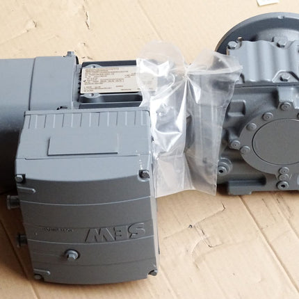 SEW Eurodrive Getriebemotor SF47 DRS71S4BE05/MSW/CK0/TF SF47DRS71S4BE05/MSW/CK0/TF 1380/59r/min 0.37kW i23.20 Unbenutzt - Maranos.de