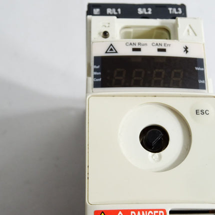 Schneider Altivar ATV32HU15N4 1.5kW Gehäuse leicht beschädigt, Drehrad fehlt - Maranos.de