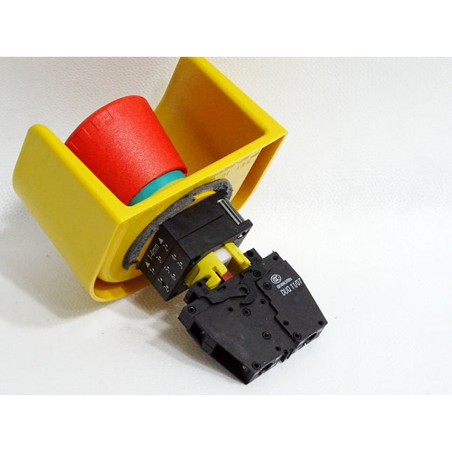 Siemens NOT-HALT-Pilzdrucktaster mit Schutzkragen und 3SB3400-0E / Unbenutzt