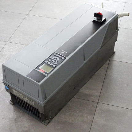 Danfoss VLT HVAC Drive 131B7763 30kW FC-102P30KT4P55H1 - Maranos.de