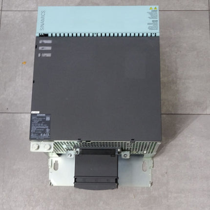 Siemens Sinamics Single Motor 200A 6SL3120-1TE32-0AA4 Frontklappe beschädigt - Maranos.de