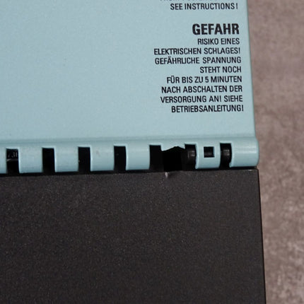 Siemens Sinamics Single Motor 200A 6SL3120-1TE32-0AA4 Frontklappe beschädigt - Maranos.de