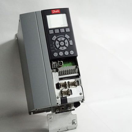 Danfoss Frequenzumrichter HVAC Drive VLT FC-102P5K5T4E20H1 131B4220 5.5kW - Maranos.de