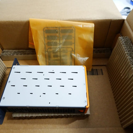 B&R APC2200 5APC2200.AL14-000 E3940 64M Z 1.60GHz Quad Core 4GB SDRAM /Neu OVP